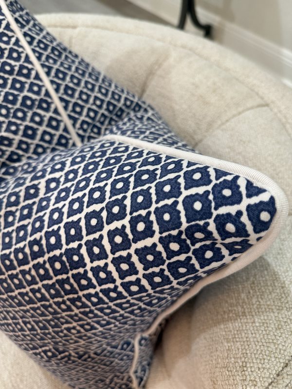 Arbre navy pillow white piping corner detail
