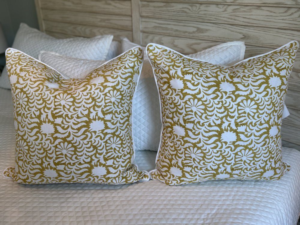 Bernelia pillows