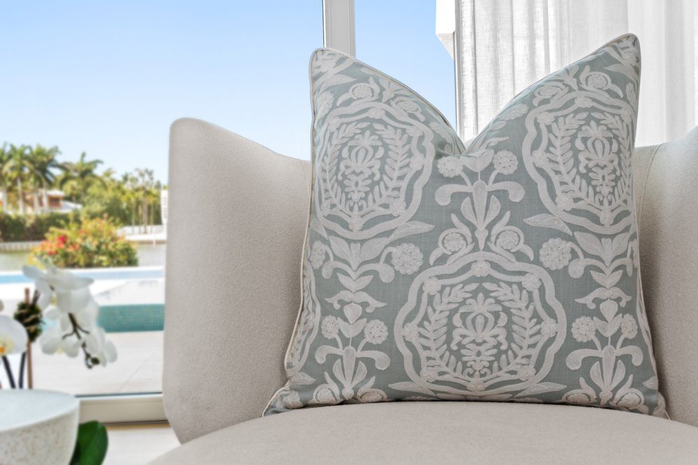 Constance pillow