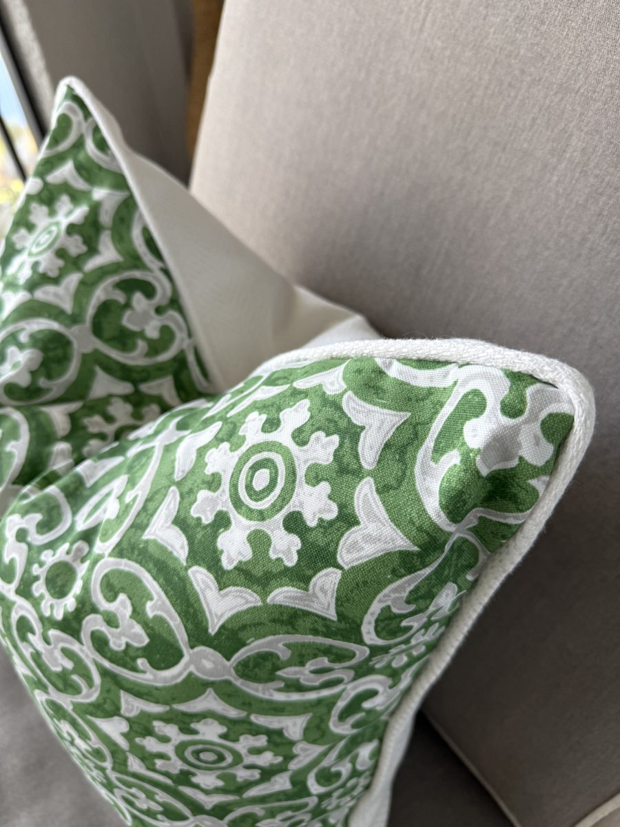 Hampton pillow white piping and white backing corner close-up