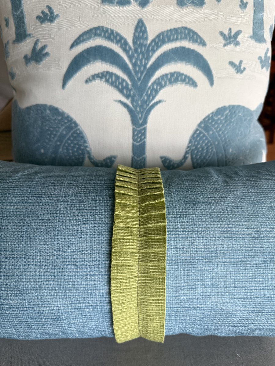 Lima pleated trim detail