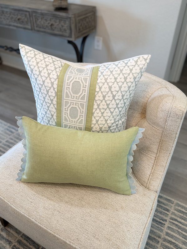 Polly pillow