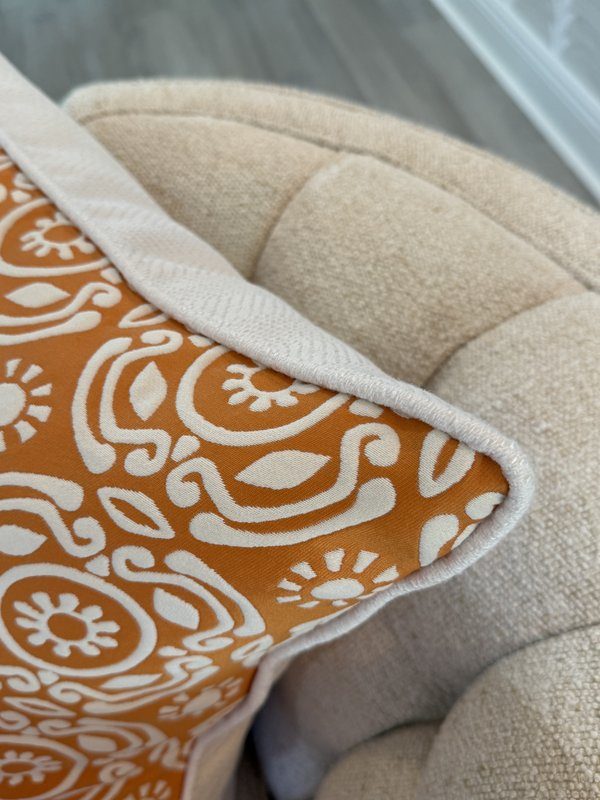 Soleil piping detail